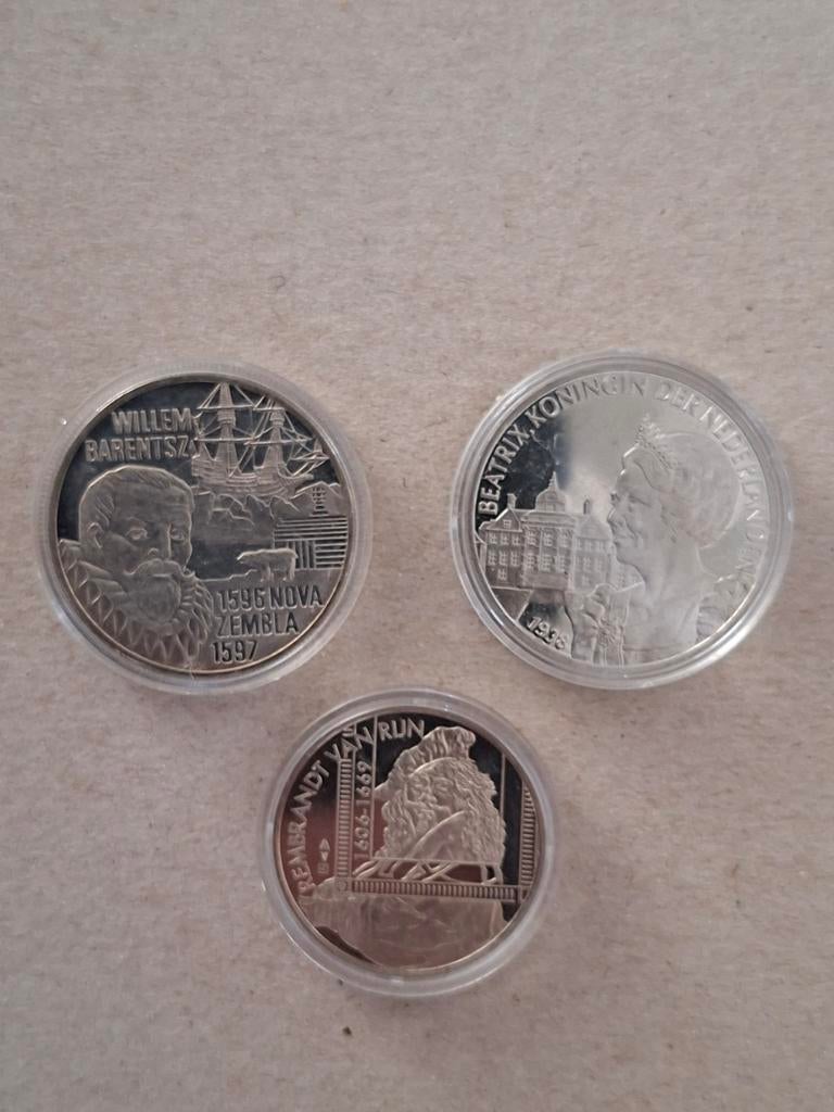 Willem Barentsz & Beatrix& Rembrandt van Rijn penningen, Postzegels en Munten, Ophalen of Verzenden, Koningin Beatrix, Euro's