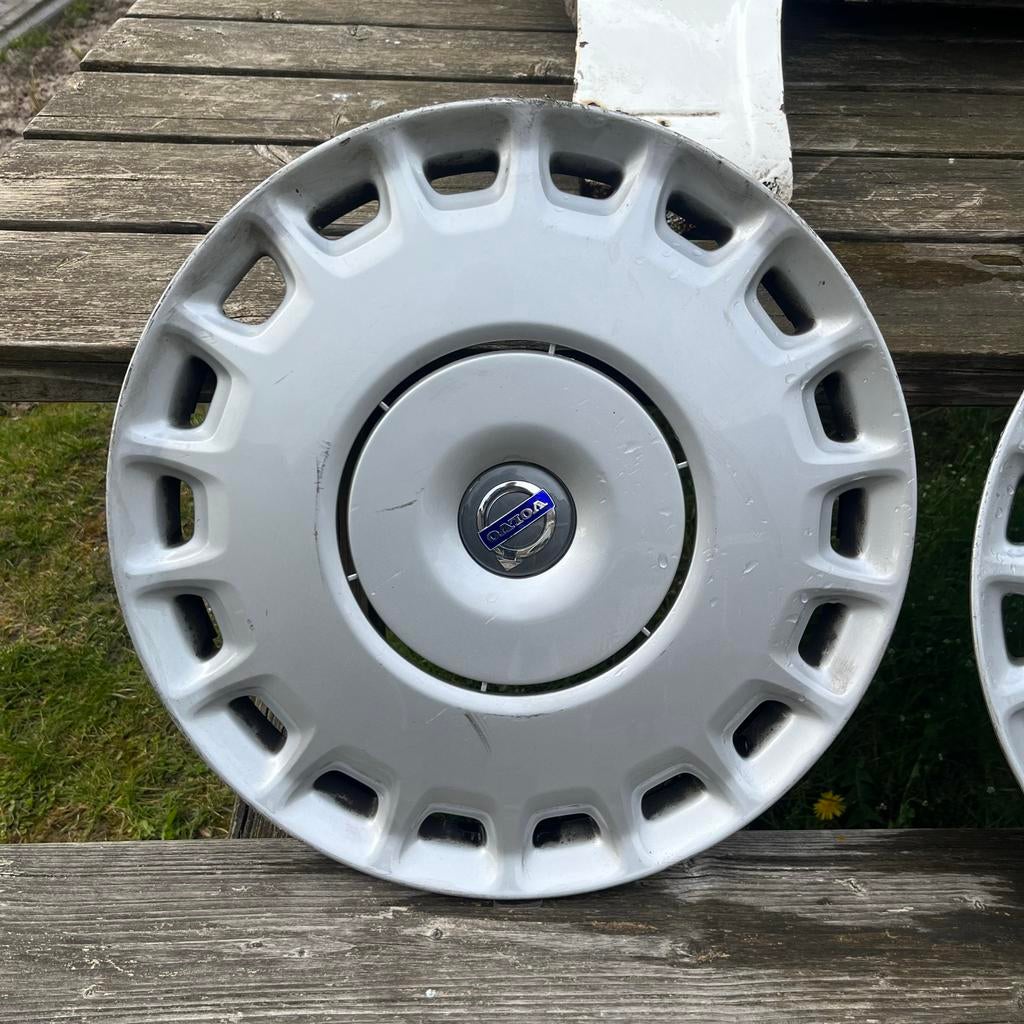 4 nette Volvo wieldoppen 16 inch, Ophalen of Verzenden, Gebruikt