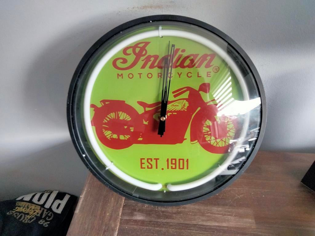 Neon reclame klok van Indian motor fietsen, Ophalen of Verzenden, Zo goed als nieuw, Lichtbak of (neon) lamp