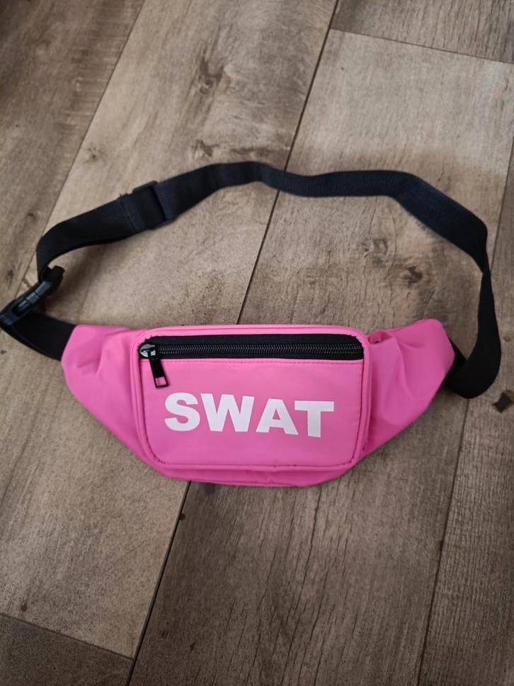 Roze heuptas met 'SWAT' opdruk, Sieraden, Tassen en Uiterlijk, Tassen | Schoudertassen, Gebruikt, Overige merken, Roze, Ophalen of Verzenden