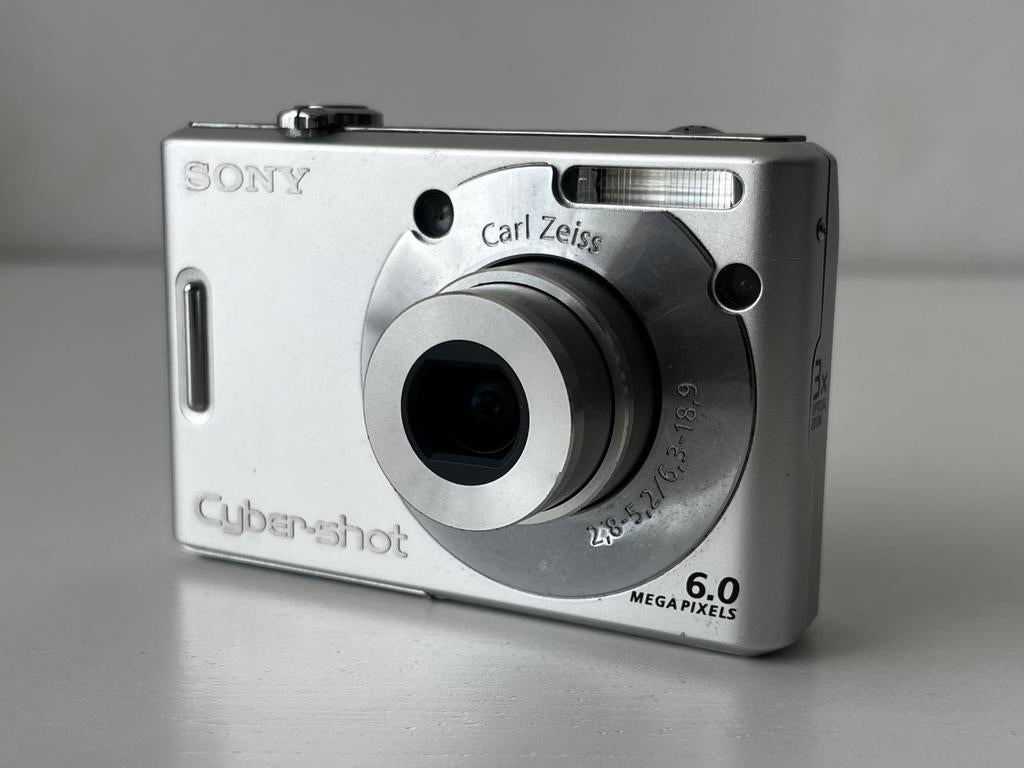 Sony Cyber-Shot DSC-W30 (defect), Audio, Tv en Foto, Fotocamera's Digitaal, Ophalen of Verzenden, Zo goed als nieuw, 4 t/m 7 keer