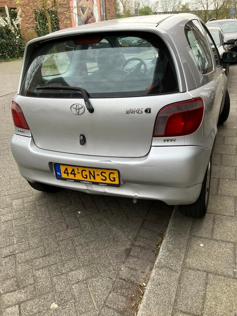 Toyota Yaris 1.0 16V 3DR Linea Luna 2001 Grijs, Auto's, Toyota, Voorwielaandrijving, 4 cilinders, 400 kg, 68 pk