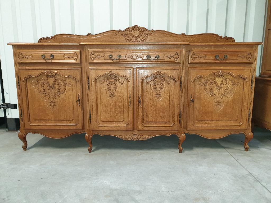 Prachtige Queen Ann Stijl dressoir. Het kan geleverd worden., Huis en Inrichting, Kasten | Dressoirs, Ophalen, Gebruikt, Met deur(en)
