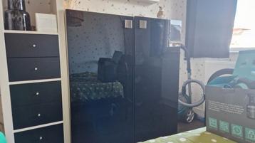 Zwarte hoogglans kast van Ikea beschikbaar voor biedingen