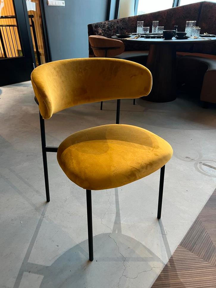 Gele Velours Stoel - Showroommodel, Huis en Inrichting, Stoelen, Zo goed als nieuw, Eén, Stof, Overige kleuren, Ophalen of Verzenden