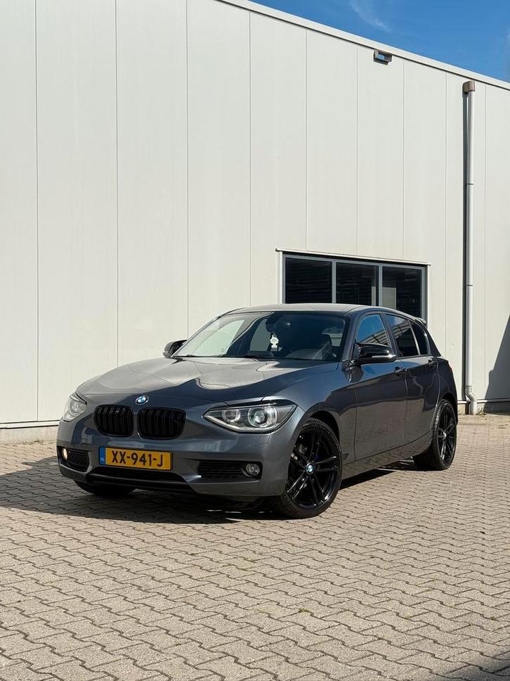 BMW 1-Serie 116I 100KW 5DR 2013 Grijs, Auto's, BMW, Particulier, Benzine, A, Hatchback, Handgeschakeld, Geïmporteerd, Zilver of Grijs
