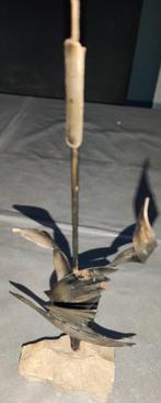 Sculptuur een uit riet opduikende watervogel uit metaal, Ophalen