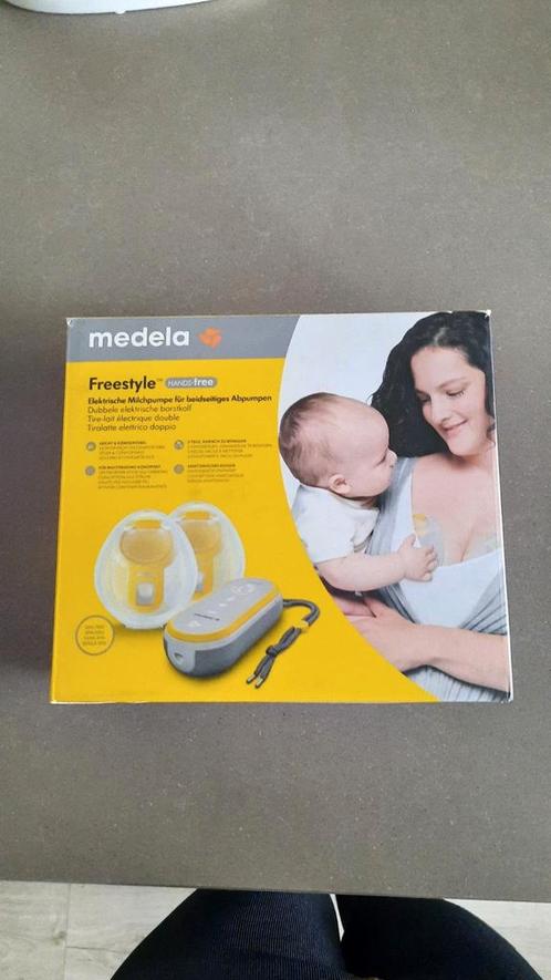 Dubbele elektrische borstkolf Medela Freestyle hands-free, Kinderen en Baby's, Babyvoeding en Toebehoren, Zo goed als nieuw, Borstkolf