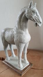 Paard beeld sculptuur paard op houten voet gaaf groot 37 cm, Ophalen of Verzenden