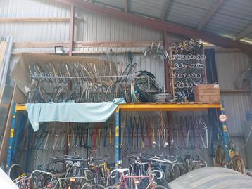 Veel onderdelen voor klassieke racefietsen jaren 70-80-90 beschikbaar voor biedingen