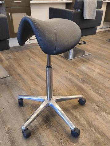 Kruk Ergonomisch op wieltjes (x2) beschikbaar voor biedingen