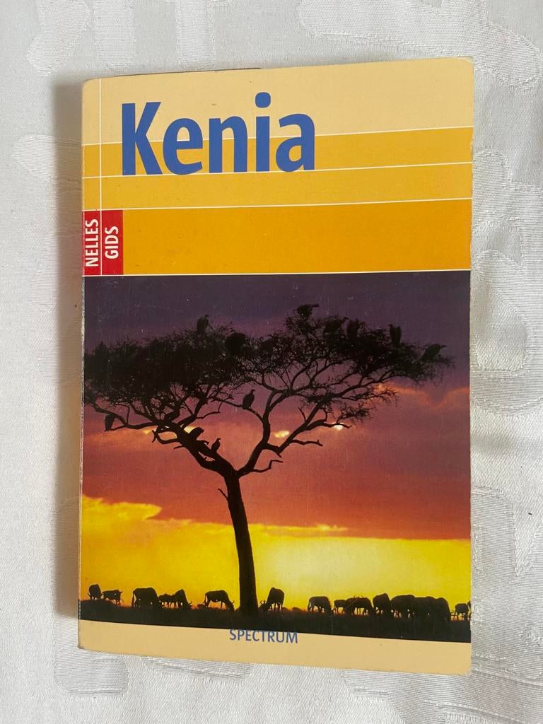 2 REISGIDSEN KENIA met informatie en plattegr. samen € 6,50, Europa, Zo goed als nieuw, Reisgids of -boek, Ophalen
