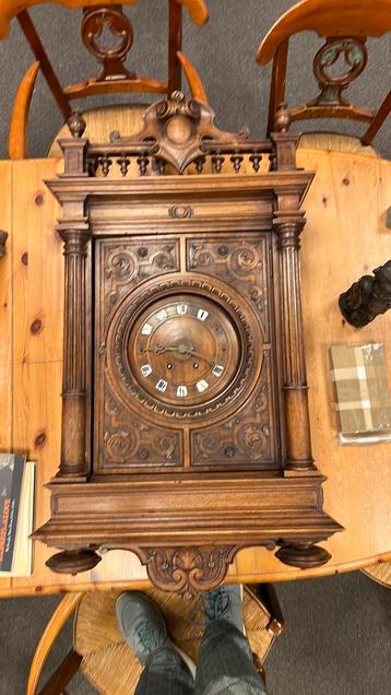 Grote klok. 106 cm beschikbaar voor biedingen