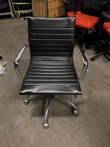 Design Stoel Leder - Stijlvol en Comfortabel beschikbaar voor biedingen
