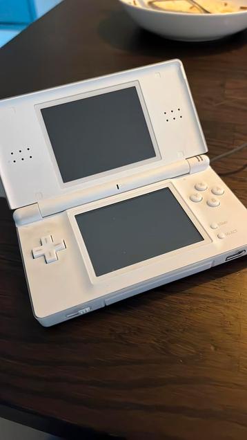 Nintendo DS lite. beschikbaar voor biedingen