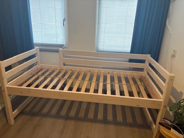 Flexa bed, Huis en Inrichting, Slaapkamer | Bedden, Gebruikt, Eenpersoons, 90 cm, 200 cm, Hout, Wit, Ophalen