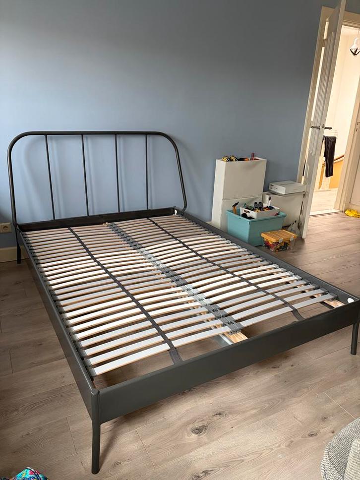 Ikea bed  140 x 205 cm bedframe + lattenbodem, Huis en Inrichting, Slaapkamer | Bedden, Zo goed als nieuw, Twijfelaar, 140 cm