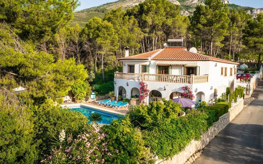 Te koop; mooie villa, 4 of meer slaapkamers, Dorp, In bergen of heuvels, Costa Blanca