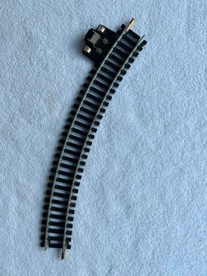 Lima rails H0 N/3030C aansluitrail bocht (Prijs per stuk), Hobby en Vrije tijd, Modeltreinen | H0, Zo goed als nieuw, Rails, Gelijkstroom