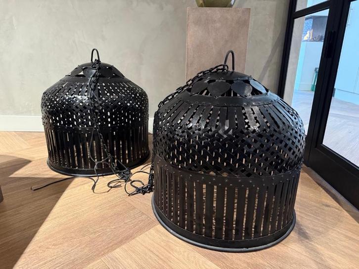 Hanglampen Mylene , zwart bewerkt metaal, Huis en Inrichting, Lampen | Hanglampen, Zo goed als nieuw, Minder dan 50 cm, Metaal