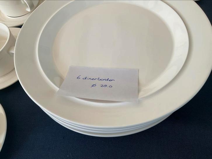Royal Boch stackable / dinerborden 28.0 diameter, Huis en Inrichting, Keuken | Servies, Zo goed als nieuw, Bord(en), Overige stijlen