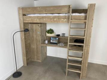Steigerhouten bed + matras + kledingkast + bureau beschikbaar voor biedingen