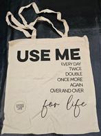 1x tas met tekst Use me every day….., Sieraden, Tassen en Uiterlijk, Tassen | Schoudertassen, Ophalen of Verzenden, Zo goed als nieuw