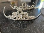 Drie strass kroontjes/tiara's + 3 broches, Sieraden, Tassen en Uiterlijk, Manchetknopen, Ophalen of Verzenden, Zo goed als nieuw