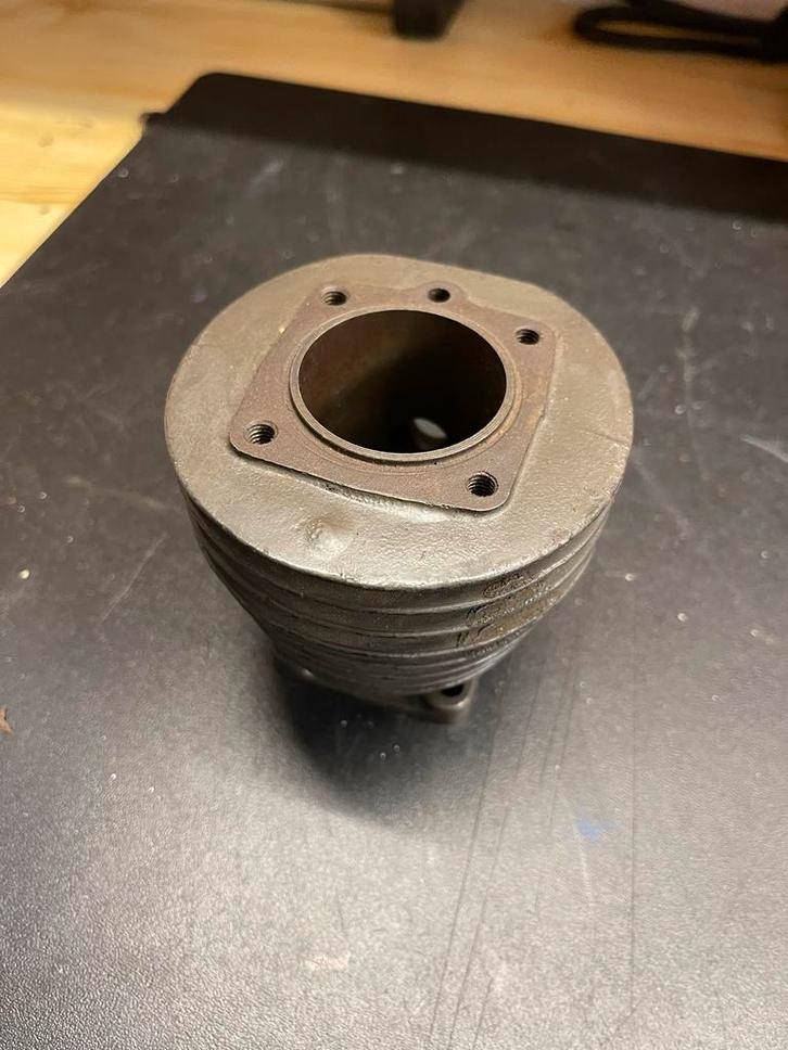 Oude Solex Cilinder (old stock!) - Gietijzer, Fietsen en Brommers, Brommeronderdelen | Algemeen, Nieuw, Cilinder, Ophalen of Verzenden