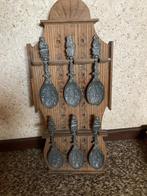 6 tinnen lepels met afbeelding van Jan Steen op houten rek, Antiek en Kunst, Antiek | Tin, Ophalen of Verzenden