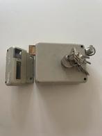 Opbouwslot met 4 sleutels, Doe-het-zelf en Verbouw, Hang- en Sluitwerk, Ophalen of Verzenden, Gebruikt, IJzer, Slot