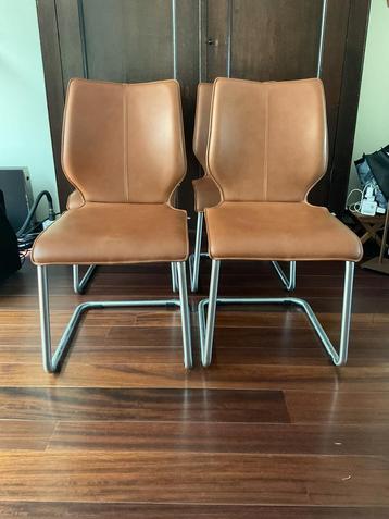Luna Bree‘s eetkamerstoelen beschikbaar voor biedingen