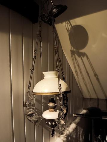 2 hele oude lampen beschikbaar voor biedingen