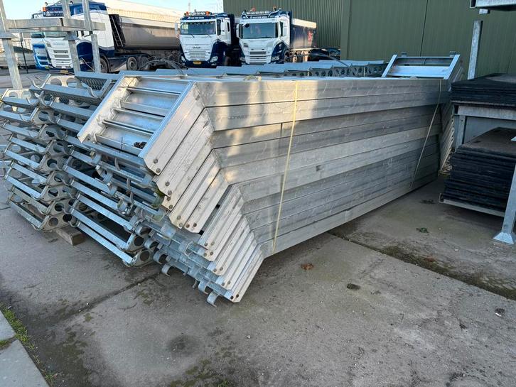 Scafom aluminium steigertrappen 2.00x2.57M, Doe-het-zelf en Verbouw, Steigers, Zo goed als nieuw, Overige typen, 5 meter of hoger