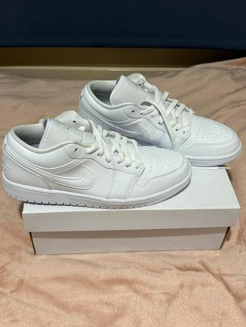 Air Jordan 1 low maat 42 beschikbaar voor biedingen