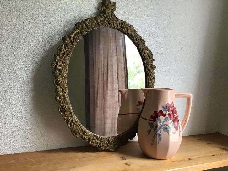 Brocante bronzen ovale spiegel met bloemenrand / engel., Huis en Inrichting, Woonaccessoires | Spiegels, Zo goed als nieuw, Minder dan 50 cm