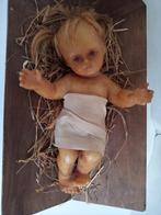 Antiek Kindje Jezus gemaakt van was in Kribbe van hout, Diversen, Ophalen of Verzenden