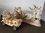 Kerstman in auto en op slee - beelden van steen, Diversen, Niet bekend, Niet bekend, Ophalen of Verzenden, Zo goed als nieuw