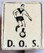 DOS-clubspeld klein model ondergrond wit (oud speldje), Verzamelen, Speldjes, Pins en Buttons, Verzenden, Gebruikt, Sport, Speldje of Pin