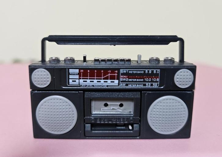 Miniatuur cassette recorder poppenhuis muziek, Verzamelen, Poppenhuizen en Toebehoren, Nieuw, Decoratie, Ophalen of Verzenden