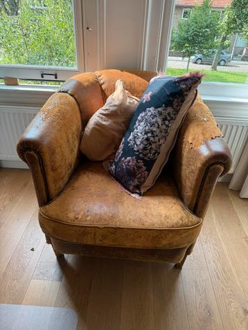 Vintage  schapenleren fauteuil chesterfield model beschikbaar voor biedingen