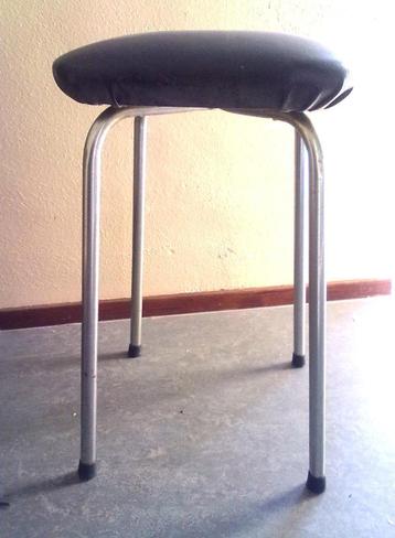 retro vintage mid century 70s kruk skai metaal zwart meubel beschikbaar voor biedingen