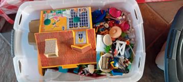 2 grote kisten met playmobil beschikbaar voor biedingen