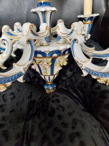 Elegante antiekke kroonluchter  beschikbaar voor biedingen