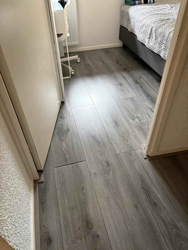 110m2 Gebruikt Laminaat - 2 Soorten, Doe-het-zelf en Verbouw, Vloerdelen en Plavuizen, Gebruikt, Laminaat, Kunststof, 50 tot 150 cm