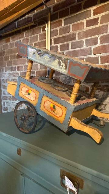 Oude Houten Ijskar Decoratie beschikbaar voor biedingen