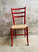Rood houten stoel met gevlochten zitting , jaren 70, Gebruikt, Ophalen of Verzenden, Eén, Jaren 70