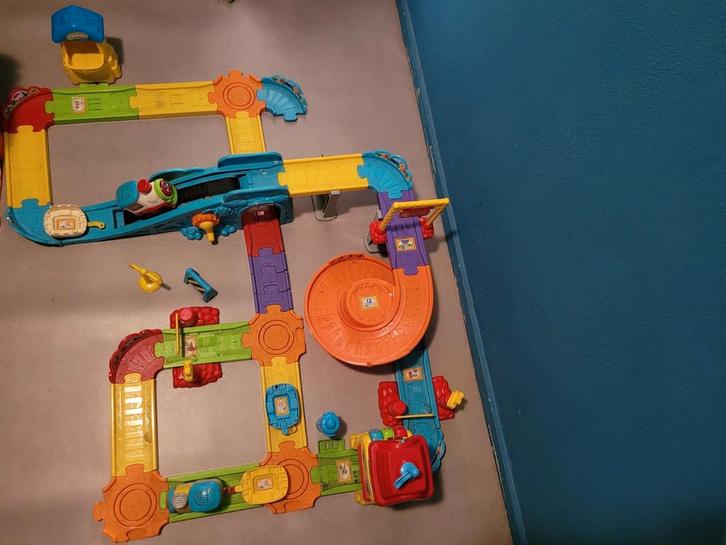 V tech toet toet auto's treinbaan compleet, Kinderen en Baby's, Speelgoed | Vtech, Zo goed als nieuw, 2 tot 4 jaar, Ophalen of Verzenden