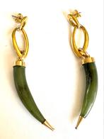 Vintage oorbellen met jade horn hanger, Goud, Overige materialen, Met edelsteen, Zo goed als nieuw