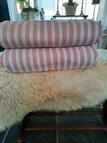 Set van 2 oude plaids/matrasbeschermers kinderbedje. beschikbaar voor biedingen